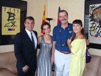 El presidente Joan Laporta, con el ex mandatario Vicente Fox, acompaado de su mujer y su hija.
