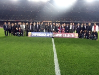 Fotografia de familia de los campeones de la Liga 84/85. Fotos: Miguel Ruiz / lex Caparrs (FCB).