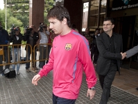 Messi, en el Hospital de Barcelona, este lunes por la maana. Foto: FCB y Archivo FCB.