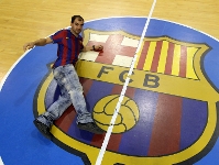 Wilde ja s'associa amb la pilota al Palau (Foto: Miguel Ruiz - FCB)