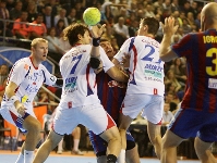 El Bara y el Ademar se han encontrado en la Liga, en la Champions y ahora, en la final de la Copa (Fotos: Archivo)