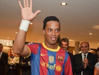 Ronaldinho, en el palco del Camp Nou. Fotos: Germn Parga-FCB.