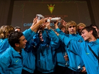 Els jugadors del Cadet B blaugrana de l'any 2007 celebrant a Manchester la Premier Cup. Foto:Manutd.com