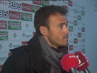 Luis Enrique atendiendo a los medios de comunicacin en el Benito Villamarn. Fotos: FCB.