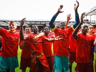 Els jugadors del Cadet B celebrant la conquesta del ttol mundial. Fotos: manchesterunitedpremiercup.com