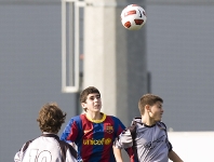 Conrad Carb en una acci del partit entre l'Infantil A del Bara i el Marianao Poblet. Fotos: lex Caparrs/arxiu FCB/Severino Fernndez Sainz.