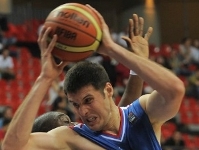 Perovic y su equipo lideran el grup A a falta de un partido para acabar la fase de grupos (Foto: www.fiba.com)