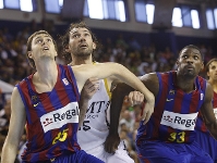 Lorbek, Garbajosa y Mickeal luchan por un rebote en la ltima Supercopa. (Foto: acbmedia)