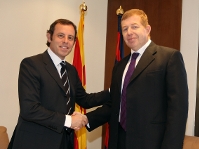 Sandro Rosell i Raphael Schutz al despatx del president del FC Barcelona. Foto: Miguel Ruiz - FCB.