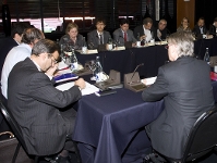 Los patrones, en un momento de la reunin en la sala Fundaci del antepaco del estadio. Foto: lex Caparrs / FCB