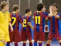 L'Infantil no va fallar a Manlleu. Fotos: Arxiu FCB.