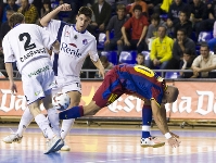 Igor es va lesionar en aquesta acci. Foto: lex Caparrs - FCB.