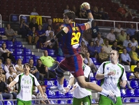 Oneto va fer cinc gols en l'empat de Xile amb Eslovquia. (Fotos: Arxiu FCB)