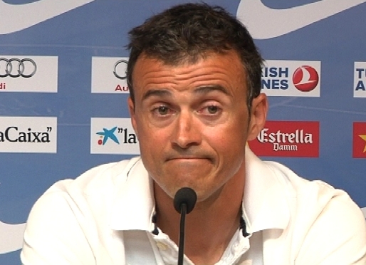 Luis Enrique felicita a sus jugadores