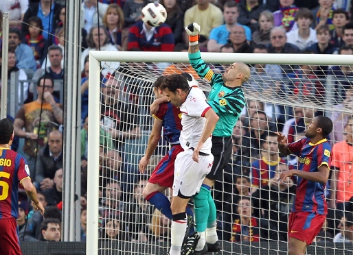 Valds, en una acci del partit contra l'Osasuna. Foto: Miguel Ruiz (FCB).