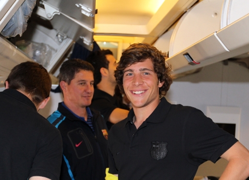 Sergi Roberto, en el avin que ha conducido al Bara a Madrid.  Fotos:Miguel Ruiz/FCB