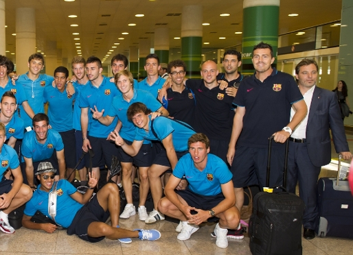 scar Garca ha llegado al aeropuerto de El Prat satisfecho tras conseguir, en su primer ao de tcnico del Juvenil A, un triplete histrico. Fotos: lex Caparrs / FCB