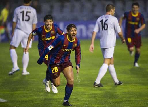 Jonathan dos Santos, desprs de marcar l'1-0. Fotos: lex Caparrs (FCB).
