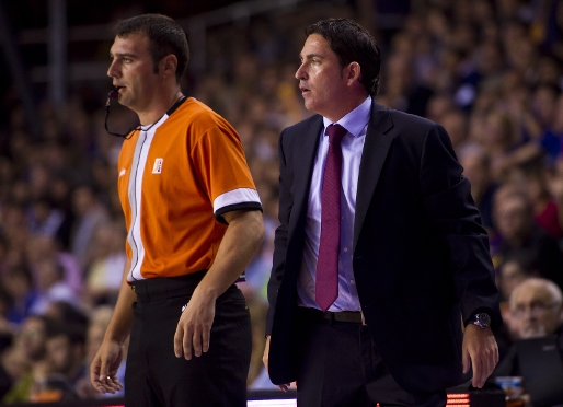 Pascual rep, per tercera vegada consecutiva, el premi com a millor entrenador de l'any (Foto: Arxiu - FCB)