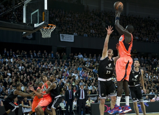 Ndong, en un acci del darrer partit de la final ACB, disputat al Bilbao Arena. Foto:Arxiu-FCB