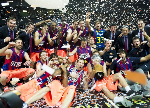El trofeu de la Lliga ACB i els altres 12 ttols de les seccions estaran exposats dilluns i dimarts a la Llotja del Palau (Foto: Arxiu - FCB)