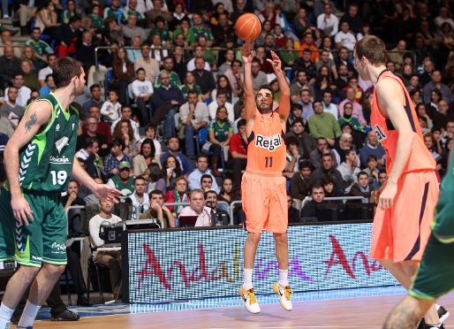 El darrer rival dels blaugranes en la fase regular, l'Unicaja, podria ser rival tamb als quarts de final (Foto: Arxiu - FCB)