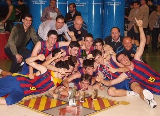 Los cadetes A celebran el campeonato de Catalunya (Foto: FCBQ)