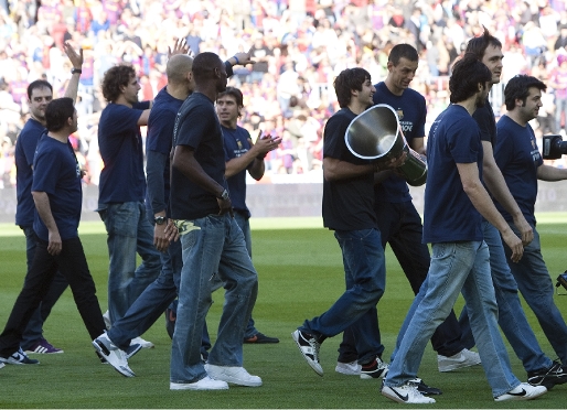 El Regal Bara ofreci el ttulo la temporada pasada en el Camp Nou. (Fotos: Archivo FCB)