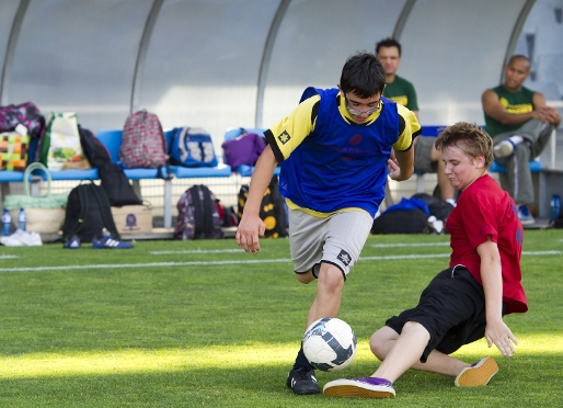 Chicos en la prueba piloto del proyecto Futbol Limpio en el Mini. Foto: lex Caparrs-FCB