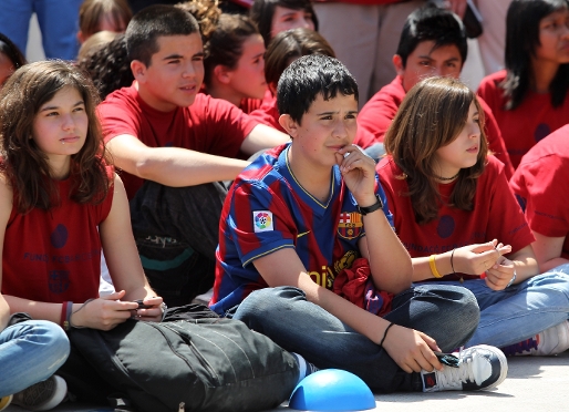 Algunos dels beneficiarios del XICS, durante la presentacin del proyecto, la temporada pasada. Foto: lex Caparrs / FC Barcelona