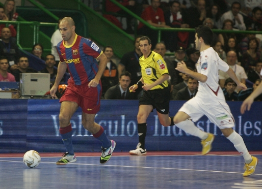 El Bara Alusport ya gan en sus dos ltimas visitas al Pedro Delgado. (Fotos: lnfs y FCB)