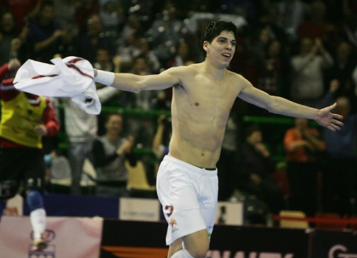 El argentino Matas, una de las grandes amenazas de Caja Segovia. Fotos: LNFS y Archivo FCB.