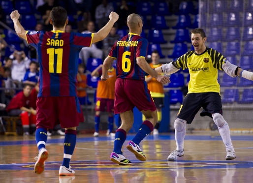 Los jugadores del Bara Alusport celebran uno de los goles. Fotos: lex Caparrs - FCB.