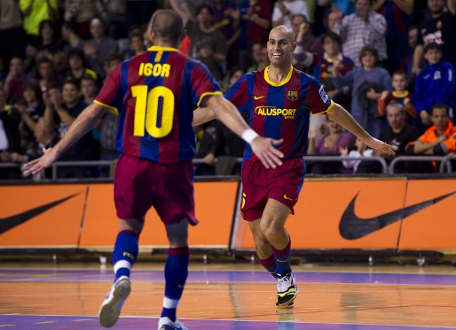 Igor celebra con Fernandao el cuarto gol ante Inter. Fotos: lex Caparrs - FCB.