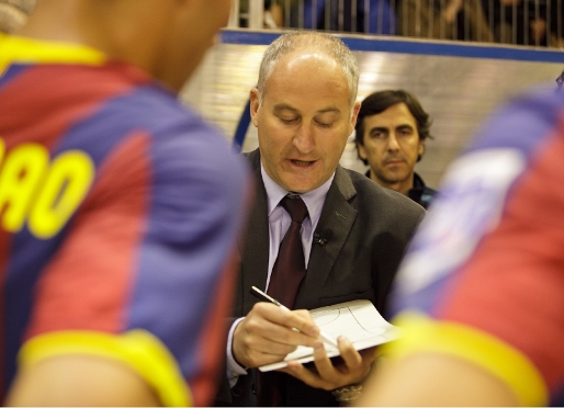 Marc Carmona es el entrenador del Bara de ftbol sala. Foto principal: Archivo FCB.