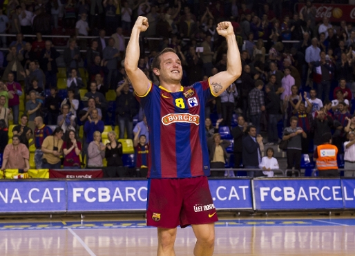 Vctor Toms celebra la victoria ante el Ademar. (Fotos: lex Caparrs - FCB)