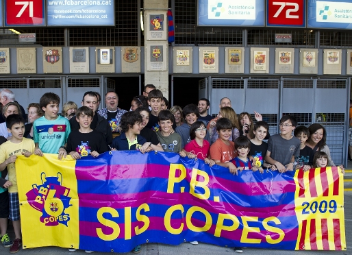 Inauguraci d'escuts abans del derbi