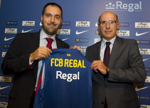 Robles y Blad, en la presentacin de la renovacin de Regal. (Foto: lex Caparrs - FCB)