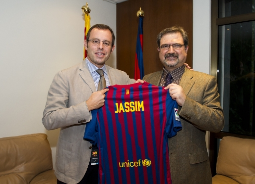 Sandro Rosell i el ministre d'Esports de l'Iraq, Jassin Mohammad Jaafar, durant la trobada. Foto: Alex Caparrs