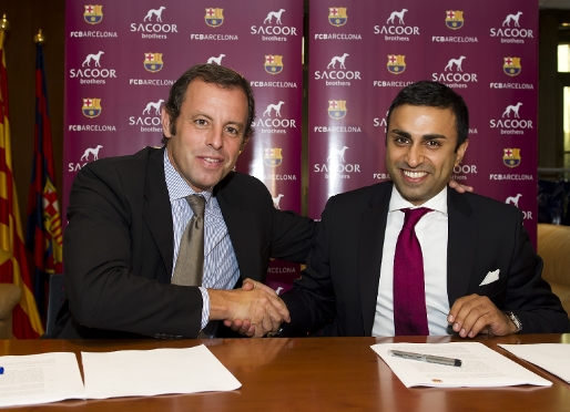 Sandro Rosell, president del FC Barcelona, i Moez Sacoor, un dels propietaris de Sacoor Brothers. Foto: lex Caparrs - FCB.