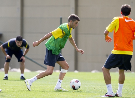 Ilie Snchez comenz a entrenarse con el filial en Navata pero deber esperarse cuatro semanas ms para superar sus problemas fsicos. Fotos: lex Caparrs / FCB