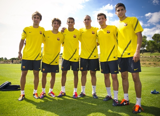 De izquierda a derecha, Muniesa, Femena, Tello, Romeu, Roberto y Bartra. Seis de los siete mundialistas. Fotos: lex Caparrs (FCB).