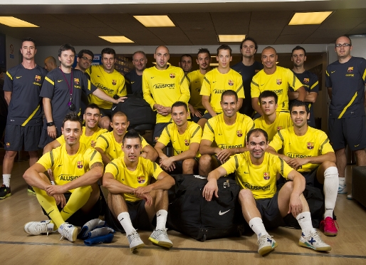 Els jugadors del Bara Alusport ja tenen les maletes preparades per marxar a Riga. Fotos: lex Caparrs-FCB, LNFS i Arxiu FCB.