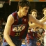 Illyasova, defendido por Teletovic.