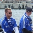 Unos aficionados del Schalke sentados en el Port Vell.