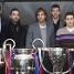 L'equip de bsquet del Bara no s'ha volgut perdre l'oportunitat de fotografiar-se amb les sis copes. Foto: lex Caparrs (FCB)