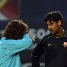 El capit Carles Puyol parlant amb Rijkaard.