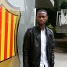 Keita, al lado del escudo del Bara.