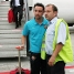 Xavi, bajando del avin.