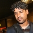 Rijkaard, rodeado de jvenes seguidores.
